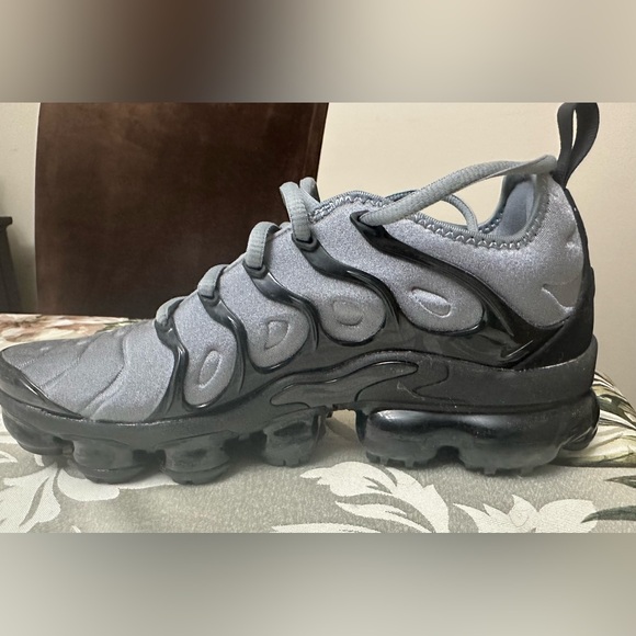 NWOB - Nike Air Vapormax Plus Cool Grey Black, size 6.5 men / 8.5 women - Picture 9 of 13